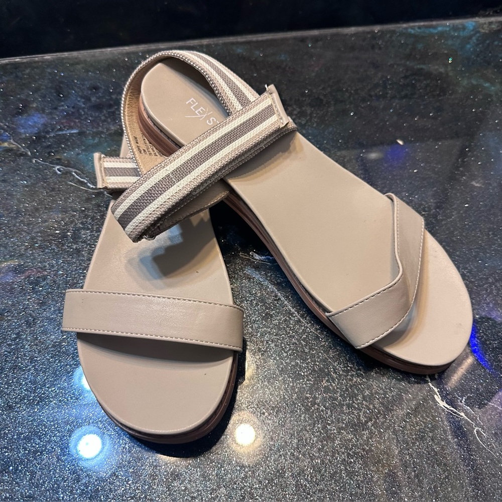 Flex. Step Rhinestone Detailing Elegant White Sandals Size 10 Wide